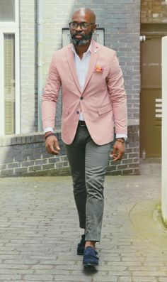 Pink Sports Coat Outfit Men, Gray And Pink Mens Outfit, Mens Pink Jacket Outfit, Mens Monochromatic Outfit Pink, Men’s Pink Blazer Outfit, Mens Business Casual, Older Mens Fashion, Outfit Chic, Blazer Outfits Men