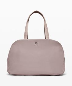 Sleek, modern, and streamlined, this bag has the versatility and functionality you need for a full day. Bags Lululemon, Cheap Lululemon, Lululemon Bags, Workout Essentials, Festival Bag, Go Getter, Water Repellent Fabric, Bags Purses, Art Clothes