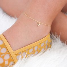 "lightning bolt anklet, Ankle bracelet, gold anklet, anklets for women, gold ankle bracelet, boho anklet, summer jewelry, gold chain anklet A beautiful dainty gold lightning bolt and star anklet bracelet simple and cute, perfect for everyday wear. Its a must have essential! D E T A I L S: * High quality 925 Sterling Silver - 18K Gold Plated - 18k Rose Gold Plated * Size: 8.5\" + 1\" Ext * lightning bolt: 12 x 4mm aprox * Star: 6mm aprox. M A T E R I A L S: * 925 Sterling Silver - 18K Gold Plated Gold Chain Anklet, Pearl Ankle Bracelet, Gold Lightning, Gold Letter Necklace, Anklets Boho