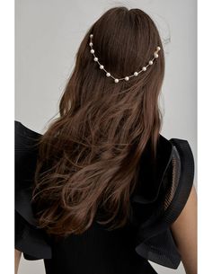 Lunar Pearl Vee Halo – LELET NY Layered Haircuts With Bangs, Hair Chain, Luxury Hair Accessories, Jumbo Box Braids, Long Face Hairstyles, Face Shape Hairstyles, Long Natural Hair, Penteado Cabelo Curto, Best Of Both Worlds