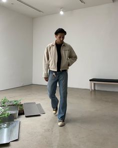 Tall Men Outfits Streetwear, Platform Converse Men Outfit, Low Chucks Outfit, Slim Pants Outfit Men, Noah Beck Style, Mens Black Converse Outfit, Black Sneakers Men Outfit, Elevated Casual Men, Elevated Casual Outfit Men