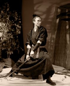 Samurai 2010, photo and artwork | The Drawing Club Samurai Reference Photo, Samurai Photoshoot, Samurai Kneeling, Samurai Photo, Samurai Reference Pose, Samurai Reference, Samurai Pose