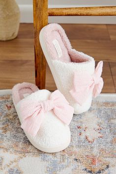 Bonnie Bow Slippers in Pink Pink Cloud Slippers, Cute House Slippers Woman, Comfy Slippers Aesthetic, Pink Girly Christmas Wishlist, Girly Sneakers Outfit, Cute Preppy Stuff, Gifts For Her 2024, Gifts Under $50, Cute Slippers Aesthetic