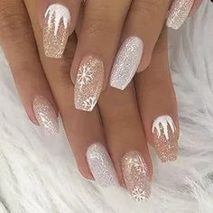 Festive Christmas Nails Christmas Press On Nails, Nails Short Coffin, Christmas Nail Ideas, Gold Nail Designs, Short Fake Nails, Press On Nails Short, Gold Nail, Christmas Nail Art Designs, Snowflake Nails