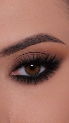 Smokey Eye For Beginners, Arab Makeup, Smokey Eye Makeup Steps, Brown Smokey Eye Makeup, Black Smokey Eye Makeup, Maquillage Yeux Cut Crease, Dramatic Smokey Eye, Soft Smokey Eye, Smokey Eye Makeup Look