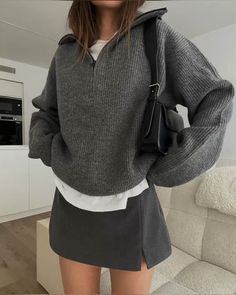 Gray Skirt Outfit, Sixth Form Outfits, Rock Outfit, Uni Outfits, Neue Outfits, Elegante Casual, Grey Outfit, Looks Street Style, Todays Outfit