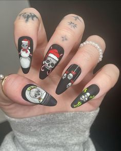 Christmas Nail Trends, Winter Nail Ideas, Xmas Nail, Horror Nails, Fashionable Nails, Chic Nail Designs, Winter Fashion Trends, Skull Nails, Halloween Acrylic Nails