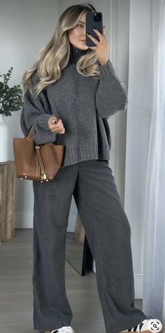 Gray Slacks Outfit, Gray Slacks Outfit Women, All Grey Outfit, Outfit Women Winter, Slacks Outfit, Gray Outfits, Gray Slacks, Neutral Outfits, Grey Slacks