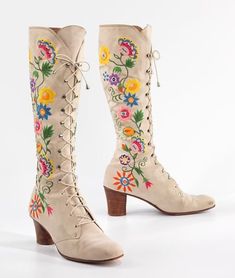 Jerry Edouard Boots Penny Lane Boots 60s Gogo Boots 60s Boots 70s Boots Floral Embroidered Boots Lace up Boots Boho Hippie Bohemian - Etsy Art Boots, Isabel Lucas, Mode Shoes, Embroidered Boots, Gogo Boots, Retro Mode, Skirt Maxi, 1970s Fashion, Moda Vintage