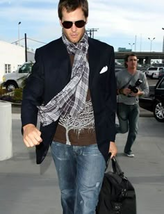 Grey scarf and jacket Most Stylish Men, Male Style, Mens Fashion Rugged, Blazer Outfit, Blazer Blue, Fashion Man, The Perfect Guy