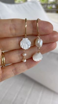 Shell And Pearl Jewelry, Beachy Pearl Jewelry, Beachy Boho Earrings, Shell Pearl Earrings, Pearl Shell Jewelry, Diy Seashell Earrings, Handmade Beach Jewelry, Homemade Shell Jewelry, She’ll Earrings