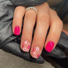 Hot Pink Nails With White Flowers, Pink Nails With Black Flowers, Short Mail Inspired, Hot Pink French Tips With Flowers, One Flower Nail, Hot Pink Simple Nails, Hot Pink Flower Nails, Hot Pink Nails With Flowers, Cute Hot Pink Nails