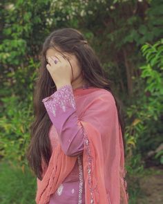 Dps For Whatsapp, Hide Face Girl, Modest Summer Fashion, Face Pose, Cute Photo Poses, Alhamdulillah For Everything, Girly Frame, Beautiful Eyes Pics, Girly Dp