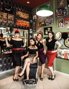 Women Editorial, Cabelo Pin Up, Rockabilly Baby, Rockabilly Looks, Barbershop Design, Vintage Barber