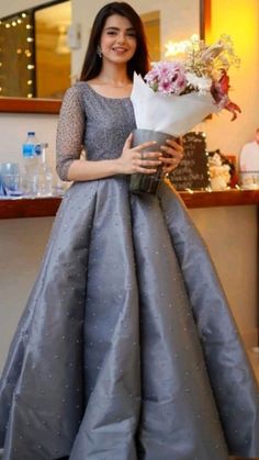 Elegant Dresses Short, Maxi Design, Pakistani Wedding Outfits, Stylish Short Dresses, Pakistani Fancy Dresses, Long Dress Design, Fancy Dresses Long, Simple Pakistani Dresses, Designer Dresses Casual