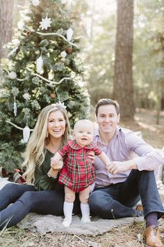 Family Picture For Christmas Card, Christmas Card Photos Family, Christmas Card Pictures At Home, Plaid Christmas Photos Family Pictures, Christmas Card Family Of 3, Christmas Pictures Family Of 3, Christmas Family Photos With One Year Old, Family Of 3 Photo Ideas Christmas, Christmas Card Photos With Baby