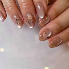 Risa (@oioioio) • Instagram photos and videos Japanese Nails Simple, Cat Eye Design Nail Art, Japanese Nails Short, Japan Nails Design, Japan Inspired Nails, Japanese Style Nails, Fairy Inspired Nails, Pressed Flower Nails