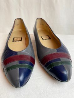 "These are kinda fun little flats, or low heel, leather shoes by Nina. From the 1980's. Multiple colors include burgundy, dark blue, dark green and grey. In overall great shape . They have a few little minor flaws. See 2 photos of these small scuff and little snag.  About a size 7, but you know vintage runs a bit smaller than today sizes so please check my measurements also. Thanks  ✏️ ✏️✏️DETAILS ✏️✏️✏️ Brand:  Size on tag: 71/2 M Fits like: 7 Color:  blue burgundy green gray Material: leather Vintage Closed Toe Flats, Slip On Flats, Pointed Toe Flats, Retro Color, Mode Vintage, 2 Photos, Grey Blue, Blue Dark, Ballerinas