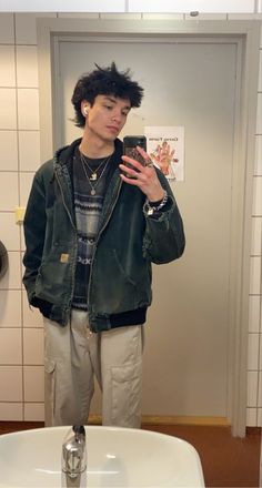 Soft Grunge Men Outfit, Different Guy Aesthetics, Masc Clothing Ideas, Early 90s Fashion Men, Cool Masculine Outfits, Indie Men Style, Aesthetic Boy Outfit Grunge, Pinterest Men Aesthetic, Cold Winter Outfits Aesthetic Men