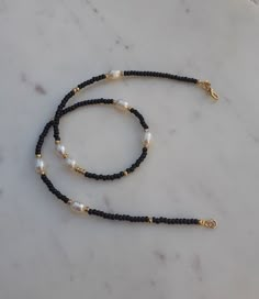 Freshwater Pearl and Black Seed Beads Necklace Beaded - Etsy Black And Gold Beads Necklace, Seed Beads Necklace, Choker Black, Beaded Jewelry Necklaces, Necklaces Women, Diy Jewelry Unique, Schmuck Diy, Beaded Necklace Diy, Diy Bracelet Designs