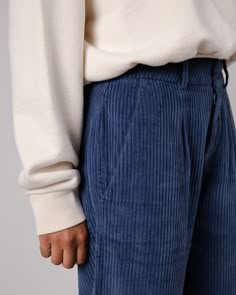 We love recovered classics like these very thick corduroy pants. Inspired by traditional workwear, comfortable and resistant, they are perfect for the coldest winters. These pants are made from 100% certified organic cotton corduroy and were produced under fair conditions in Spain and Portugal. Dark Blue Corduroy Pants Outfit, Pleated Corduroy Pants, Kdrama Clothes, Corduroy Outfit, Fits Inspiration, Aesthetic Winter, Cotton Balls, Oversized Blouse, Pleated Pants