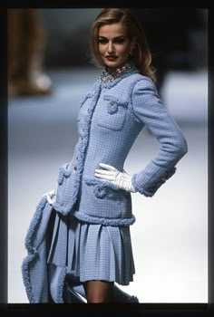 Chanel Tweed Outfit 90s, 90s Chanel Fashion, Chanel 1990s Fashion, 1990s Chanel, Karen Mulder, Runway Fashion Couture