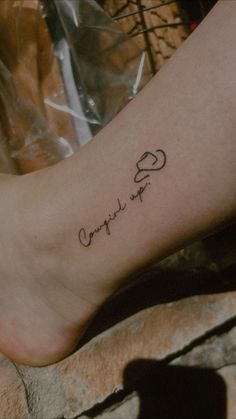 a woman's foot with a tattoo that reads carpia de campana on it