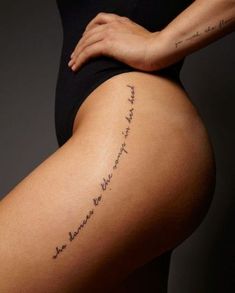 Thigh Script Tattoo, Hip Tattoo Quotes, Piercing Surface, Vertical Tattoo, Thigh Tattoo Quotes, Side Hip Tattoos, Thigh Tat, Tattoo Trend