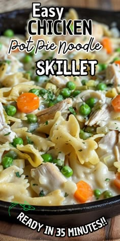 an easy chicken pot pie noodle skillet with peas and carrots in it