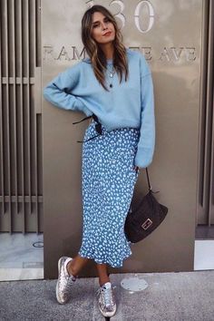 Mode Monochrome, 2020 Fashion Trends, Mode Casual, Modest Clothing, Rock Chic, Outfit Trends, 가을 패션, Style Summer, Print Skirt