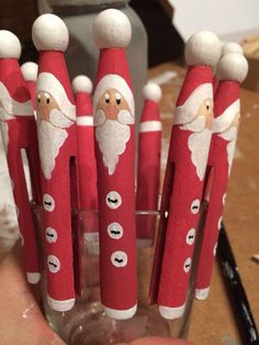 Diy Santa Ornaments Tree Decorations, Cloths Pin Crafts Christmas, Clothes Pin Ornaments Diy, Clothespin Santa, Pin Ornaments, Clothes Pin Ornaments, Clothespin Crafts Christmas, Spindle Crafts, Clothespin Diy Crafts