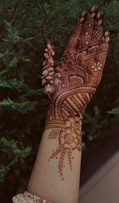 Front Hand Mehndi Designs, Henna Floral, Aesthetic Mehndi, Front Mehndi, Front Hand Mehndi, Guys Grooming