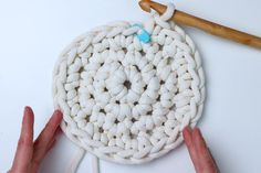 Easy Round Crochet Rug Pattern (Free!) and Video Crochet Round Pattern, Crochet Round Rug, Crochet Round