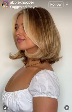 Ways To Style A Lob Hair Ideas, Short Blonde Hair Honey, Shirt Layered Bob, Short Blonde Hair Plus Size Round Faces, Bob With Money Piece Dark Hair, Styling Short Hair With Layers, Meredith Blake Hair, Old Money Blonde Short Hair, Short Blonde Hair Cuts For Women