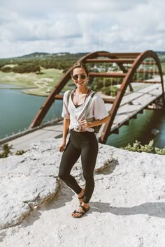 Athletic Outdoorsy Style, Vacation Walking Outfits, Teva Hiking Outfit, Excursion Outfit, Walking Outfit Outdoor, Outfit Trekking, Hiking Outfits Summer