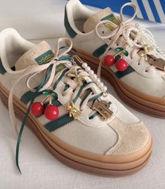 Sneaker Decoration Ideas, Y2k Street Style, Bedazzled Shoes, Beautiful Photoshoot Ideas, Striped Shoes, Shoe Gifts