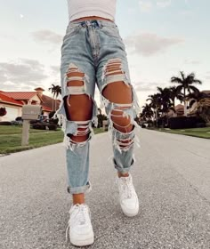 Cutesy Clothes, Cute Ripped Jeans, Teenage Outfits, Dream List, Trendy Summer Outfits, Trendy Fall Outfits, Causual Outfits, Tween Outfits, Cute Comfy Outfits