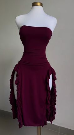 Satin Dresses Casual, Burgundy Party Dress, Prom Dress Inspiration, Pretty Prom Dresses, Womens Floral Dress, Really Cute Outfits, Outfits Ideas, Artsy Fartsy