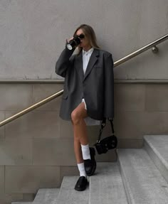 Autumn Aesthetic Outfit 2024, Ootd Chic, Nude Outfits, Deadpool And Wolverine, Style Basics, Rock Outfit, Cold Outfits, Blazer Outfit, Grey Blazer