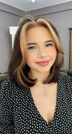 Medium Square Haircut, Hairstyle For Round Face 2023, Hair Cuts For Chubby Faces Plus Size Medium, Haircut For Slim Face For Women, Short Haircut For Women With Round Faces, Layers Around Face Short Hair, Lob Haircut Round Face Shoulder Length, Lob Haircut For Round Face Plus Size, Short Haircut Women Square Face