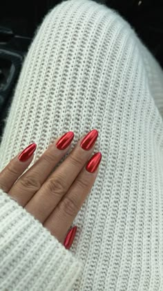 Red Almond Nails With Chrome, Christmas Nails Nail Art Red, Christmas Crome Nails Almond, All Red Nails With Design, Good And Red Nails, Valentines Day Nails Red Chrome, Christmas Nails Festive, Christmas Bio Gel Nails, Red Chrome Design Nails