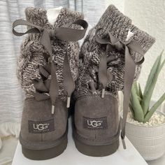 Never Worn, Perfect Condition. Size 8 Isla Knit Sweater Boot Uggs In Heathered Grey. Cute And Cozy Look Paired With Oversized Sweater. You Can Also Switch Out The Ribbon In The Back For Any Look You Desire. Knit Uggs, Sweater Boot, Knitted Uggs, Knitted Boots, Shoes Ugg, Knit Boots, Sweater Boots, Black Swan, Ugg Australia