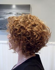 Short curly bob Short Curly Hair Styles, Short Curly Weave, Cute Short Curly Hairstyles, Short Curly Bob Hairstyles, Short Curly Hairstyles For Women, Tan Skin Blonde Hair, Hair Over 50, Short Hair Lengths