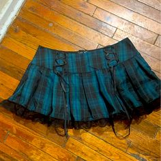 Widow Blue And Green Plaid Skirt So Cute Lace Up On The Front Of The Skirt Zipper Up The Side Black Plaid Fabric, Clowncore Skirt, Upcycle Button Up Shirt, Bakugo Shifting, Influencer Closet, Upcycle Skirt, Papas Games, Fun Skirts, Green Tulle Skirt