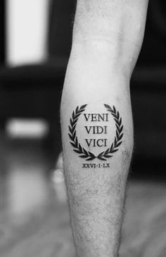 a black and white photo of a man's leg with the words vein vidi vici on it