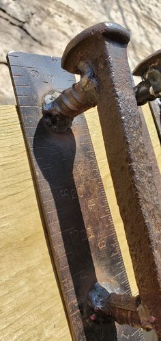 an old metal handle on a wooden bench