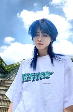 Jellyfish Haircut Straight, Gender Neutral Haircuts Medium, Jelly Fish Cut Short Hair, Male Jellyfish Haircut, Jellyfish Haircut Men, Jellyfish Haircut Short, Jellyfish Hairstyle, Jellyfish Haircut, Mens Blue Hair