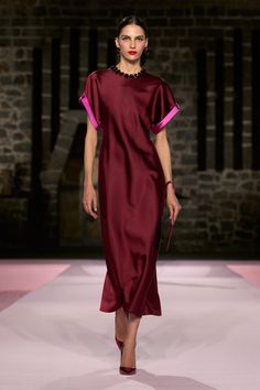 Carolina Herrera Resort 2025 https://www.vogue.com/fashion-shows/resort-2025/carolina-herrera/slideshow/collection#14 2025 Fashion, Couture Week, Evening Outfits, Runway Looks, Fashion Editor, Carolina Herrera, Fashion Stylist, Runway Fashion, Fashion Brand