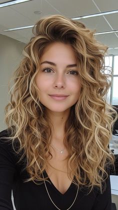 Long Curly Haircuts, Oval Face Shape, Natural Curly Hair Cuts, Timeless Looks, Haircuts For Women Over 50, Oval Face Haircuts, Gorgeous Hairstyles, Curly Hair Photos, Hairstyles And Haircuts