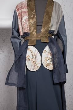 Batik Fashion, Fashionista Clothes, Nicolas Ghesquiere, Inner City, Fashion Design Clothes, Japanese Fashion, Fashion Details, Kimonos